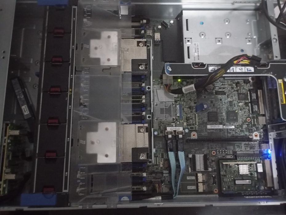 Vand server HPE DL 380 G9 urgent - stare foarte buna