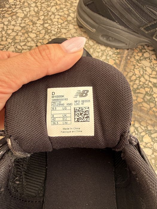 New Balance 1000 trainers in black