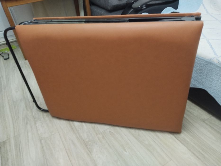 Продам кушетку качественная на вес до 100 кг