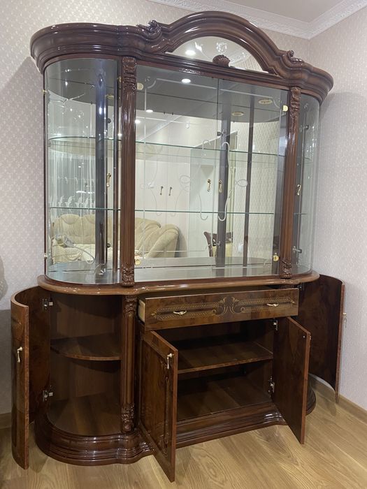 Витрина-сервант