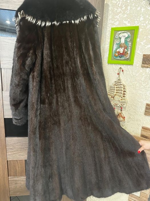 Шуба норковая , длинная 70000