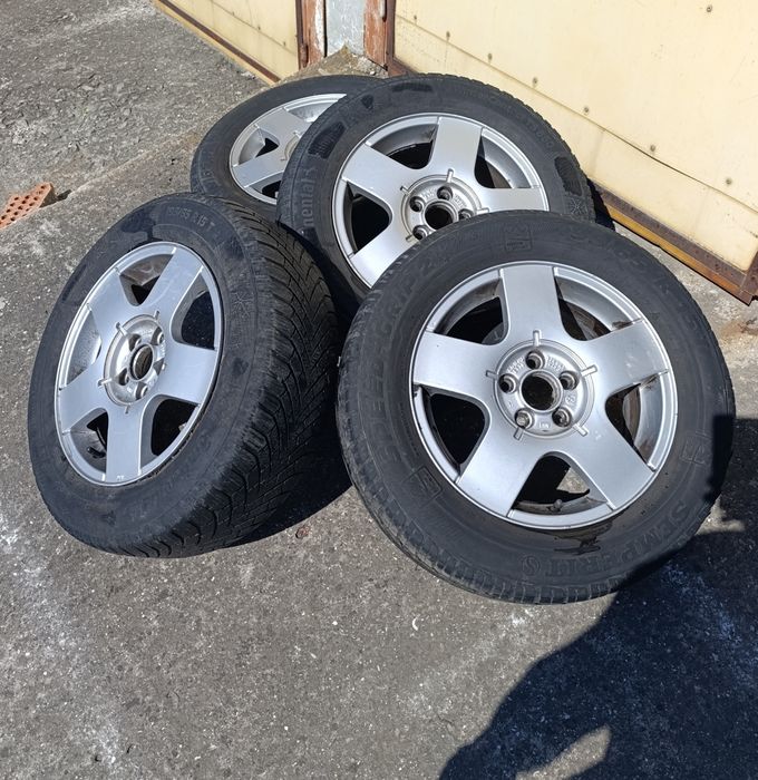 Четири джанти с гуми за" Голф 4" 195/65 R 15  Никакви кривини! Джантите са в много добро състояние! Карани са  на автомобил, който продадох!