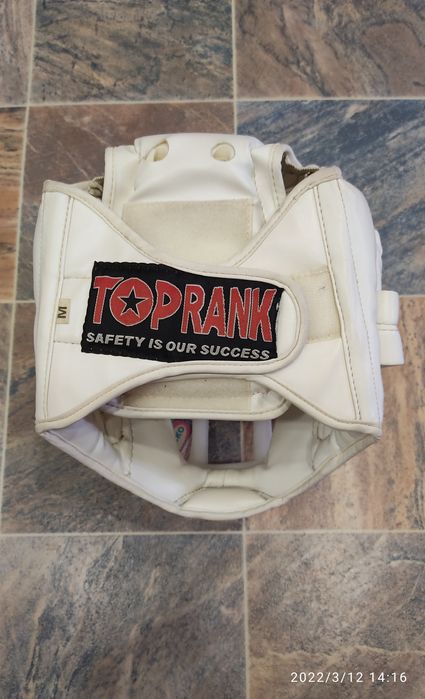 Продам Шлем для единоборств.