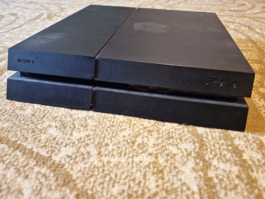 Продам пс4 в хорошем состоянии