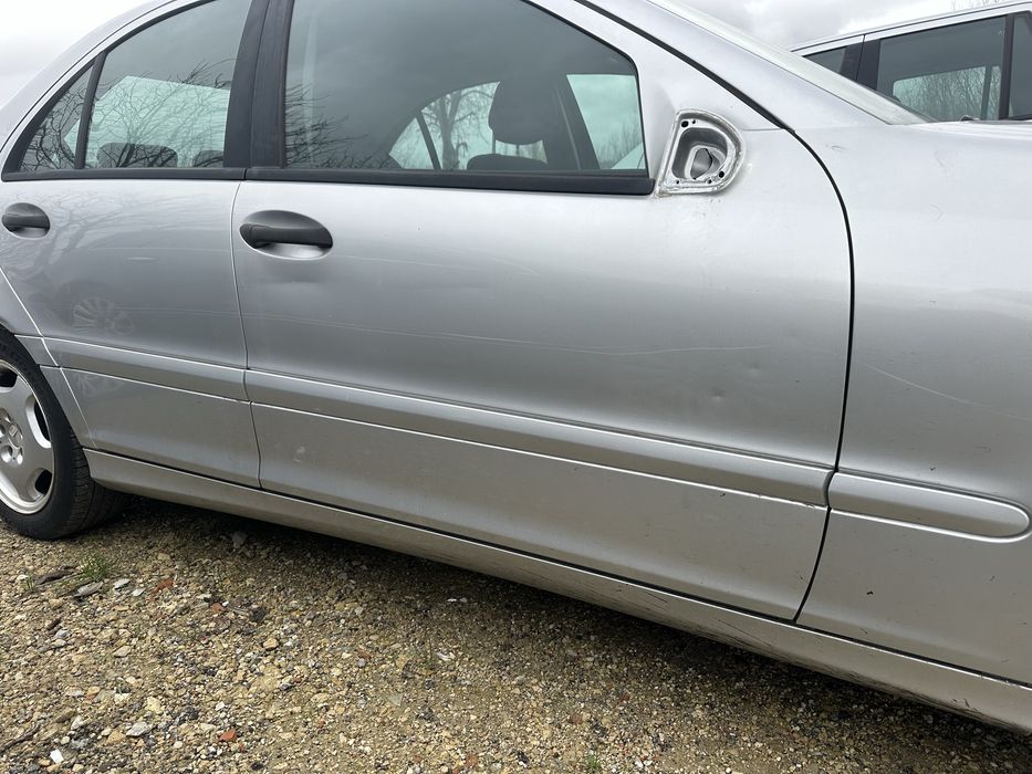 Врати десни за Мерцедес W203 седан!!! C classa седан!