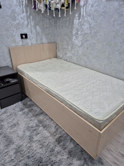 Продам кровать с матрасом,  б/у