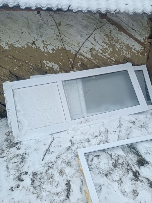 Vând două uși termopan 40 lei bucata