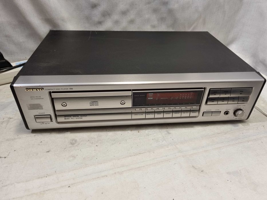 Onkyo DX-6830 1 bit