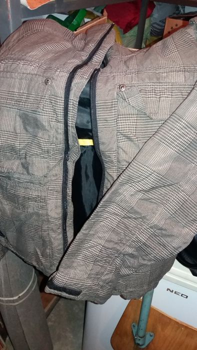 Продавам есенно детско яке