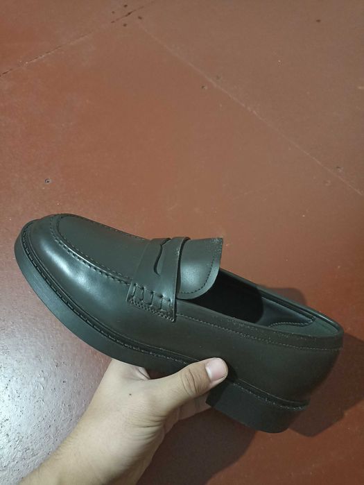 Мужской туфли сотилади Zara