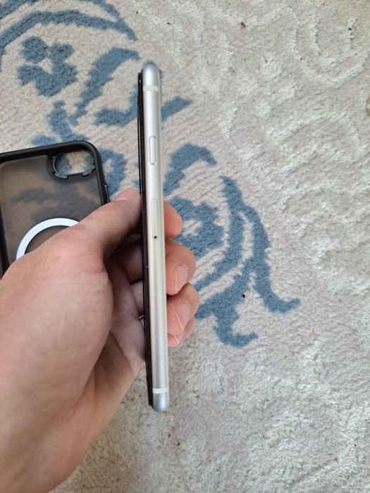 Продам Iphone Se 128gb