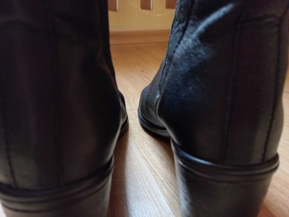 Боти от естествена  кожа N 38