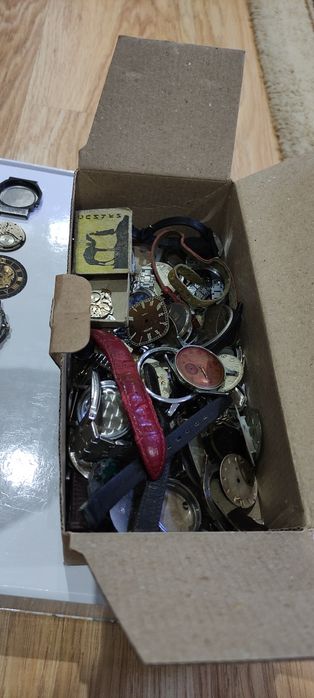 Часовые запчасти три коробки