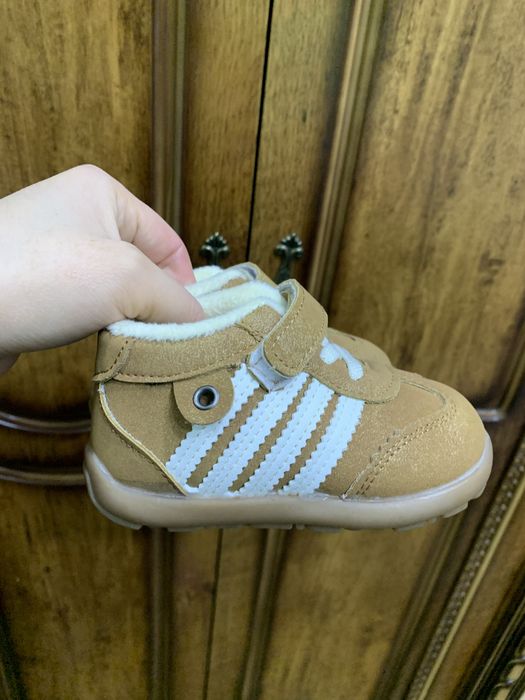 Обувь для младенцев с 4-5 месяцев примерно 21 размер