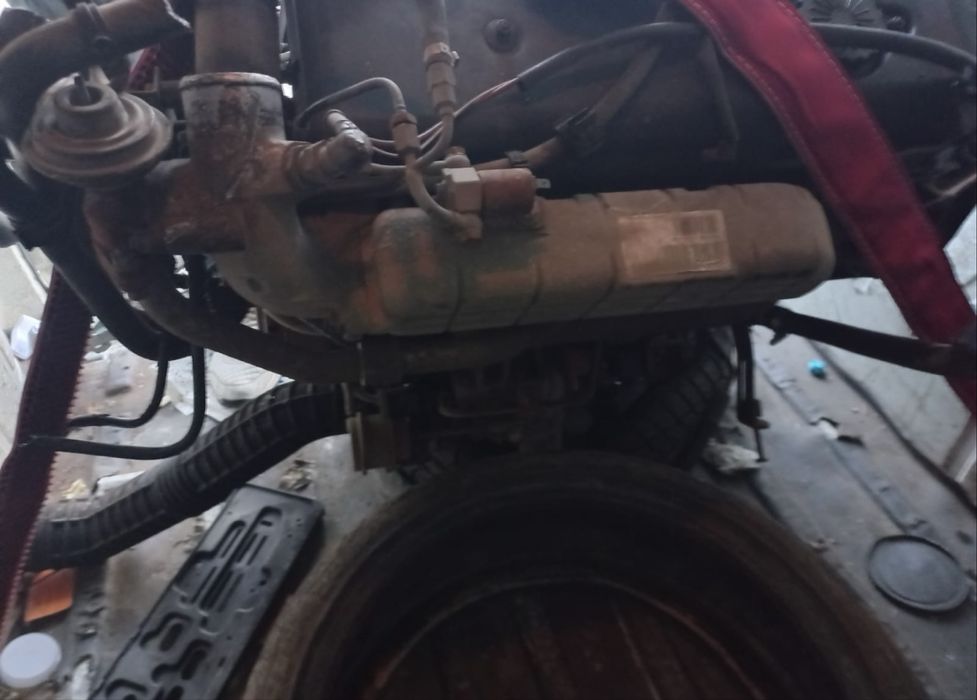 Продавам двигателя от снимките 2.8