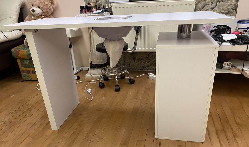 Masa manichiura cu aspirator