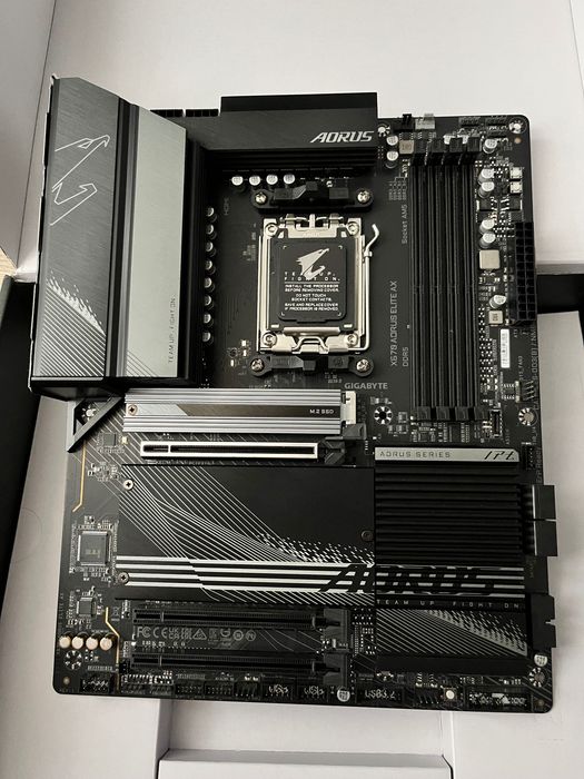 Gigabyte X670 Aorus Elite Ax AM5 + Ryzen 5 7600x AM5
