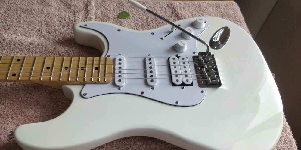 Электрогитара Fender Stratocaster