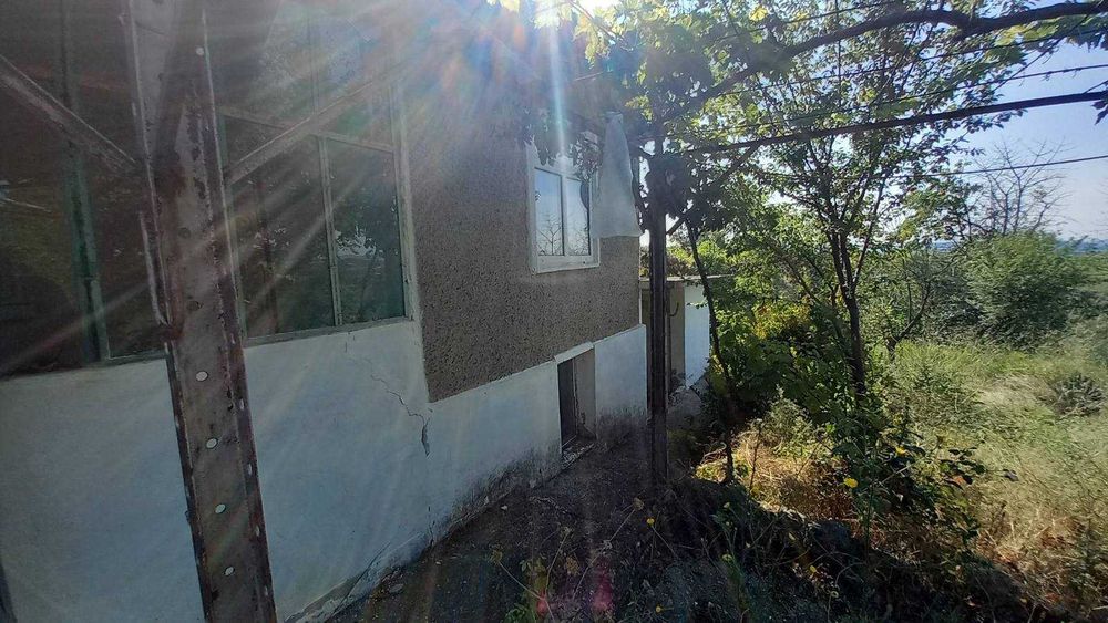 Къща със страхотна откриваща се гледка в с. Радинград
