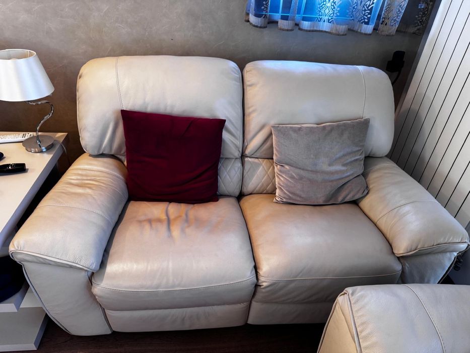 Vand set de canapele de piele,se intind electric.