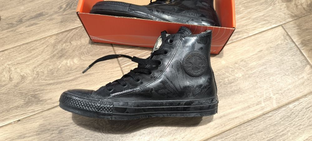 Adidasi converse