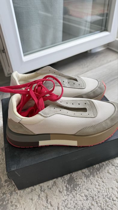 Продам кроссовки для бега