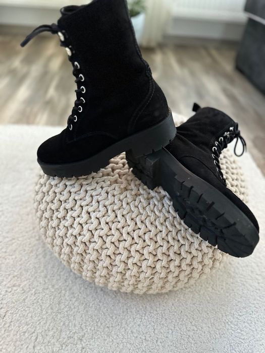 Боти от естествен велур Massimo Dutti