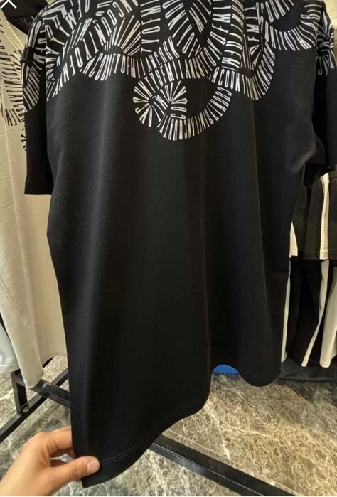 Tricou Marcelo Burlon , marimea XL fit XL-L.