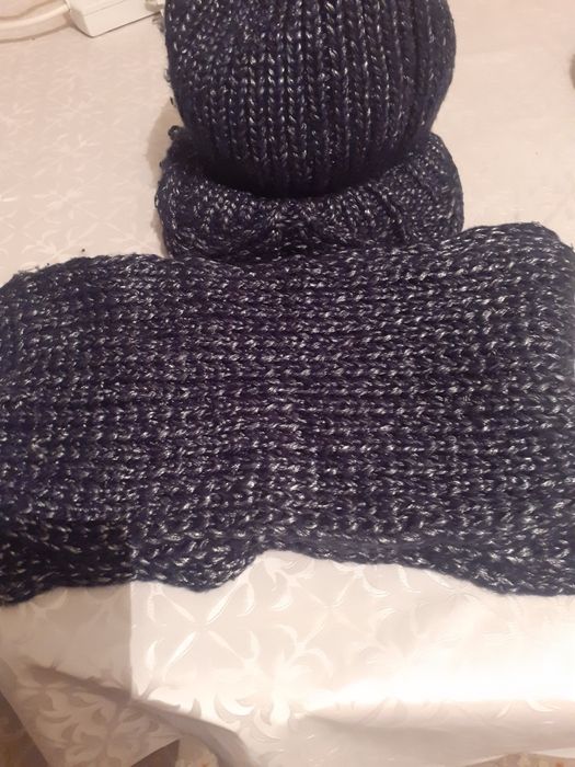 Шапка зимняя с шарфом женская .