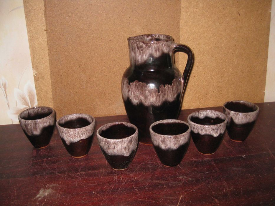 Сервизи, чаши, Цени от 8 до 50  евро, за снимка.