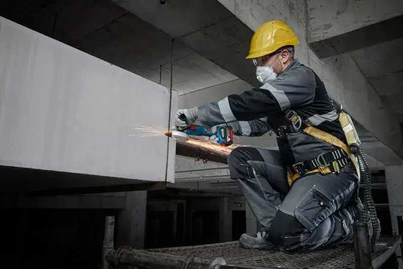 Комплект акумулаторни инструменти 18V Bosch