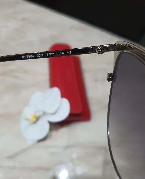 Слънчеви очила GUESS