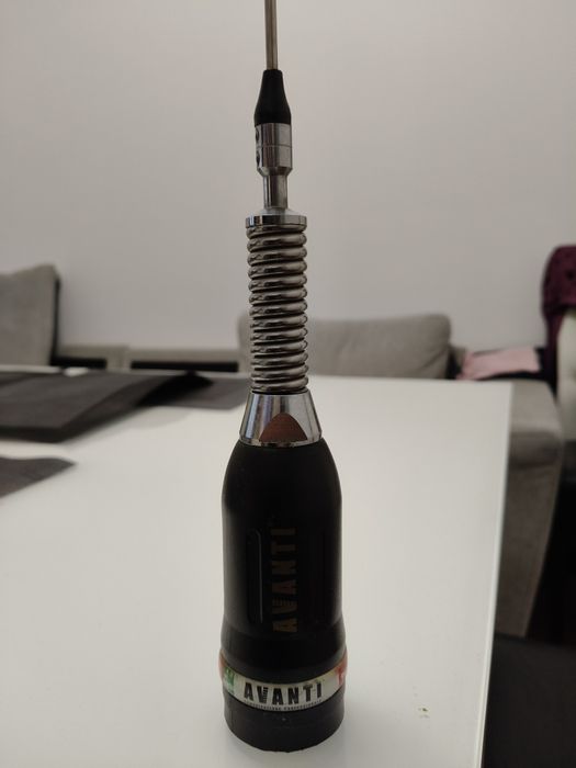 Vând antenă stație CB Avanti Regale Plus și talpă magnetică Storm.