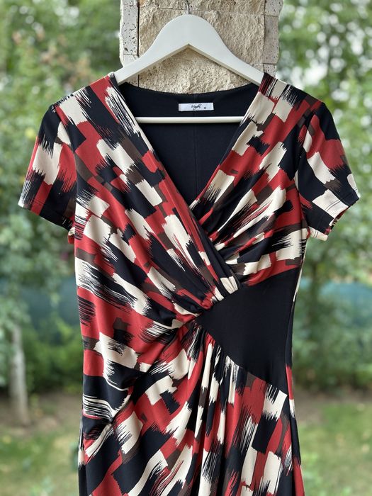 Rochie elegantă cu imprimeu geometric roșu-negru, mărime 36