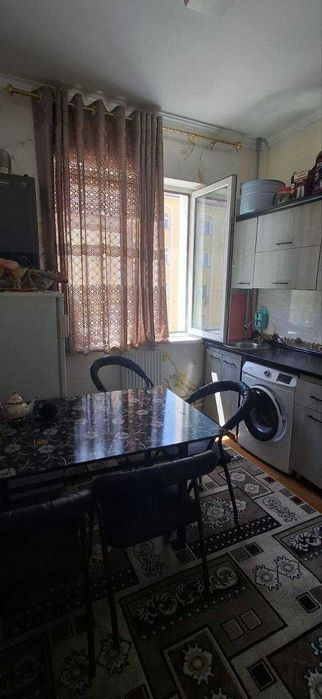 3 хоналик квартира 3 кават кирпичный дом, 7 микр, тест маркази