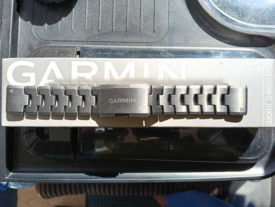 Garmin QuickFit® 22 Vented Titanium Bracelet Carbon Grey DLC