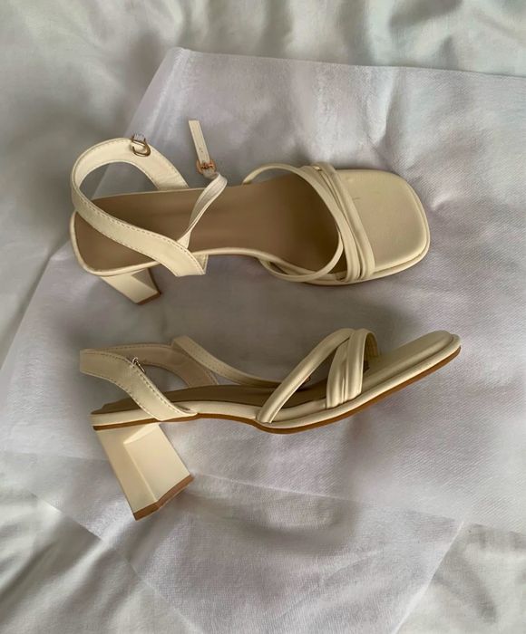 Босоножки новые