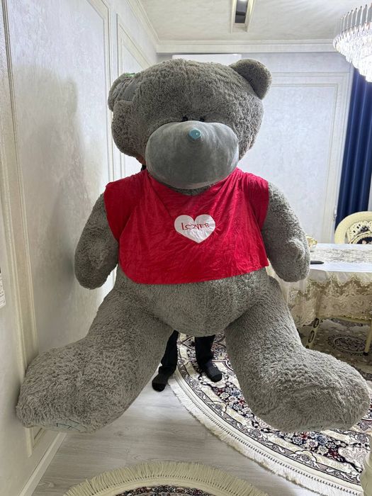 Katta teddiy ayiq, orginal. Boʻyi 2.10 metr.