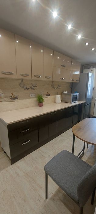 Apartament 3 camere de închiriat