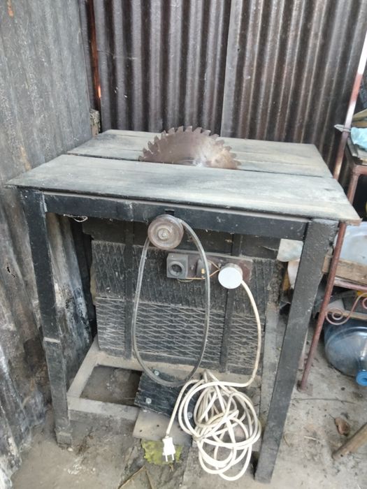 Circular cu baza metalica