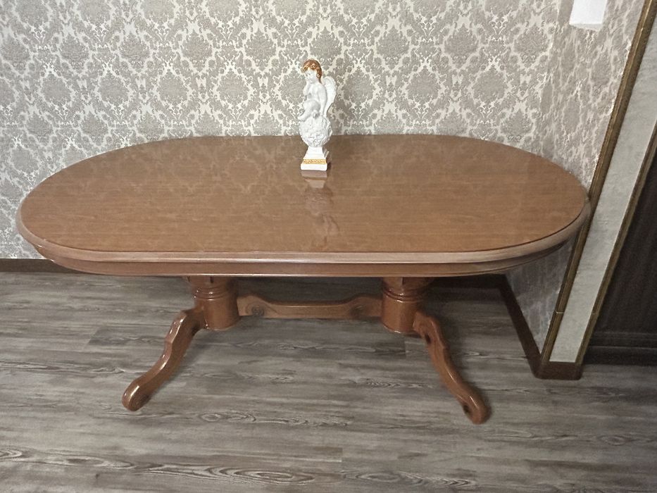 Продажа деревянного стола