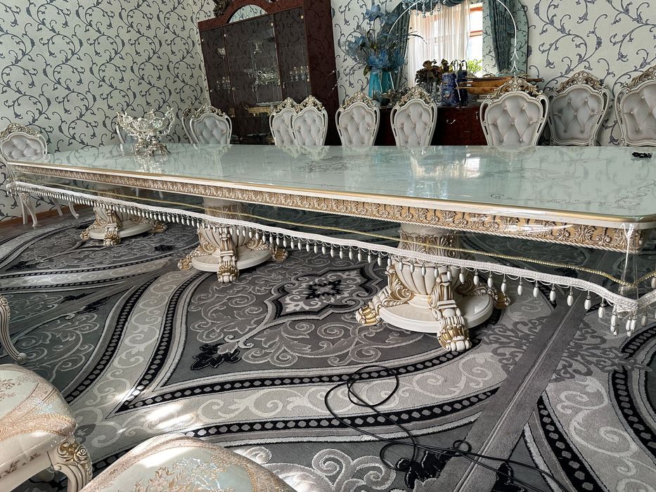 Стол и стулья 22 штуки