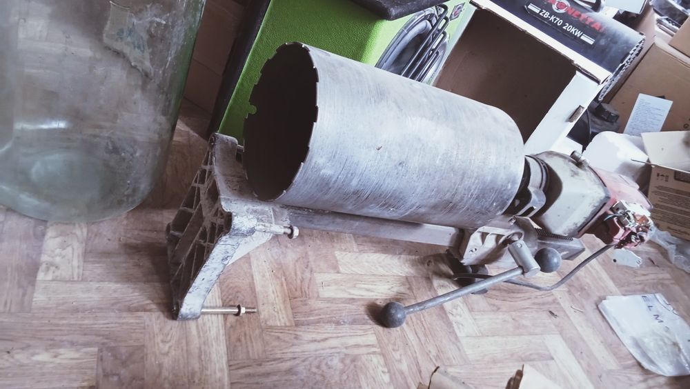 Дырокол для бетона