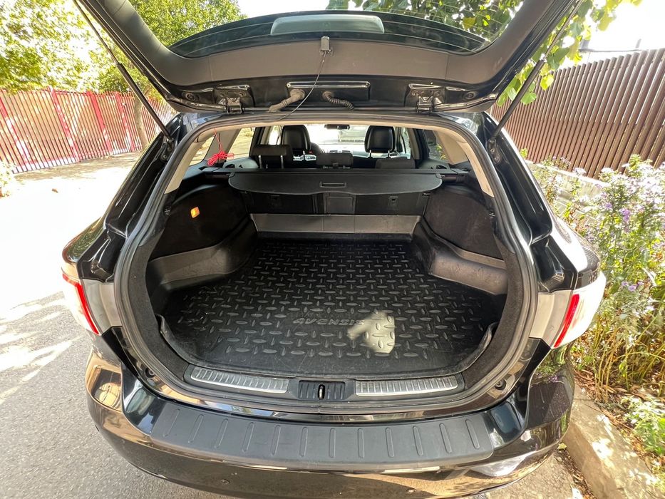 Toyota avensis automată