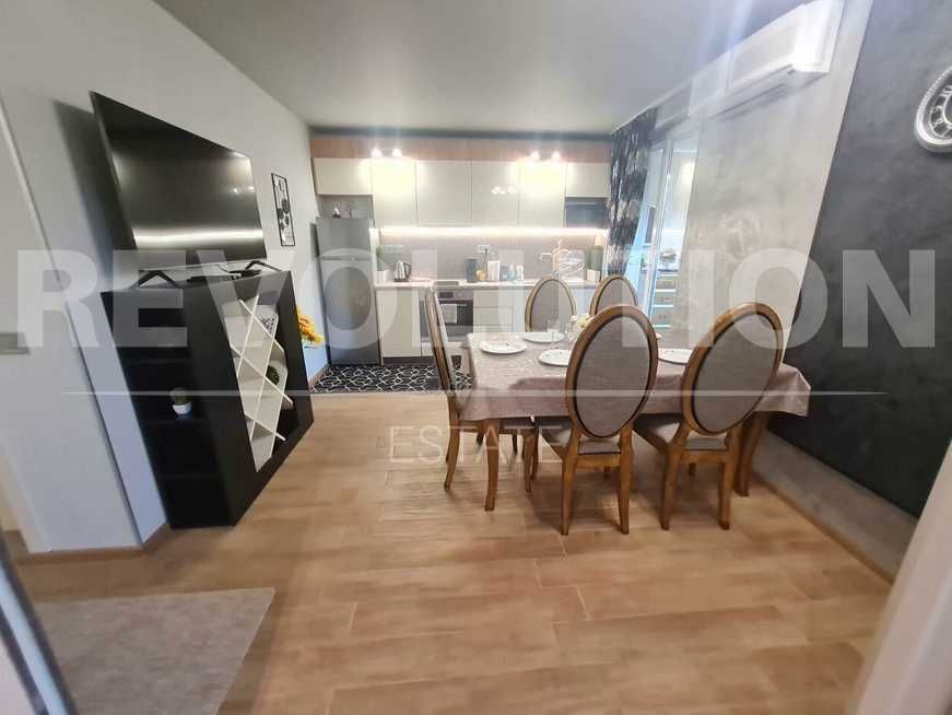 ДИЗАЙНЕРСКИ ТРИСТАЕН апартамент в района на Общината!