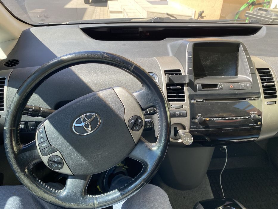 Vand toyota prius 2 an 2008 -198000 km