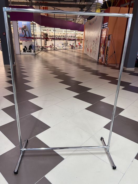 Продам вешалку для одежды