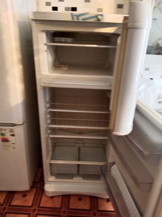Продам холодильник Indesit б/у