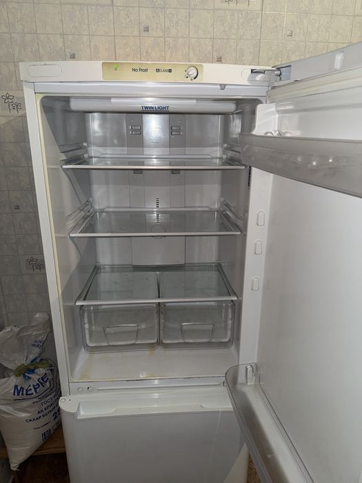 Продам холодильник все работает
