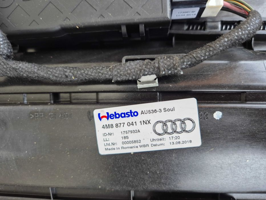 Trapa panoramic Audi Q8 4M8877041